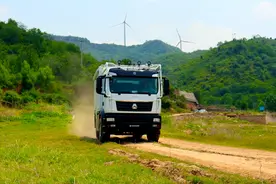 9.3成都房车展：越野生活两不误，诺马迪森“驰骋者”图片