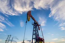 10亿吨级超大油田被发现，这么多石油够我国用多久？图片