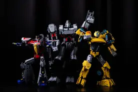 二合一玩法的变形金刚，1000+ 零件，带你回归赛博坦星球图片