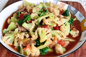 炒花菜要不要焯水，很多人第1步就做错，学会这样做，好吃又下饭图片