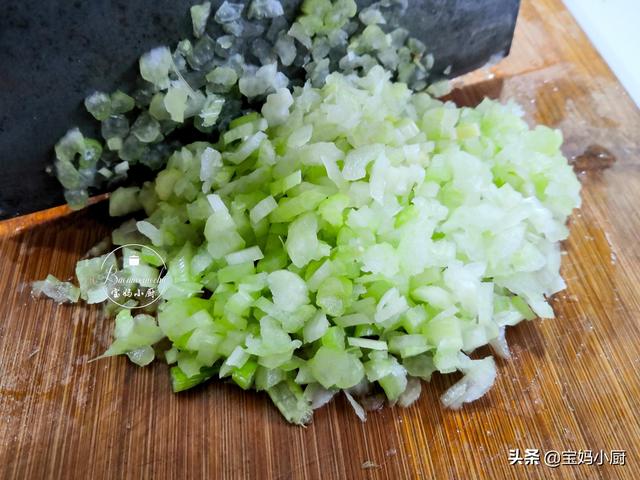 一咬直冒汁的大包子，皮都是香的，调馅有技巧，比灌汤包好吃省事