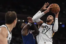 【#NBA停摆# 犹他爵士队#戈贝尔确诊新冠肺炎# 几天前他摸遍面前话筒】图片