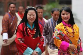 不丹四姐妹嫁进仇家，9年后补办婚礼，称丈夫是最英俊的国王图片