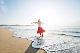 女人想被你“撩”时，会这样联系你，错不了图片