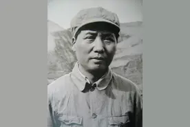 卫士找女文工团员，毛泽东知道后说：你们养不起，要讲实际图片