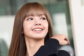 重庆一大学老师撞脸Lisa，高情商回应！网友说：比招生简章有用图片