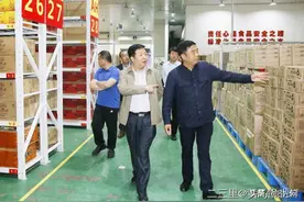 陕西新华出版传媒集团董事长张炜赴黄马甲生鲜物流基地调研图片