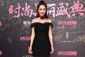 杨幂的皮衣才厉害，裙子衣服剪一半，性感撩人还不用打码图片