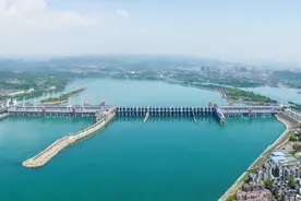 万里长江第一坝 四十华章绽芳华图片