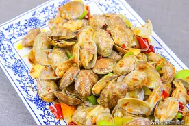 厨师长分享香辣花蛤家常做法，泥沙吐得干净有技巧，肉质鲜嫩不老图片