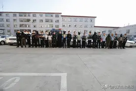 呼伦贝尔市海拉尔警方破获一“村霸”类恶势力犯罪案件：犯罪嫌疑人李某军等人把持基层政权实施违法犯罪行为图片