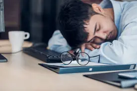 职场内卷，请放过午休图片