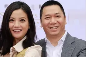 赵薇老公黄有龙发家史：从湖南穷小子到新加坡富商，曾与港姐热恋图片