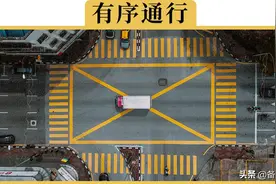 为什么右转车道，反而经常比直行车道还堵？车主表示：很无奈图片