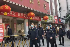 市城管部门为孩子们护好复学路图片