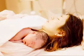 宝妈夜里喂奶时，老公能帮忙做什么？其实这五件事他都可以做图片