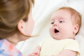 宝宝开口说话时，妈妈坚持4个引导方式，孩子“口齿清晰”又流利图片