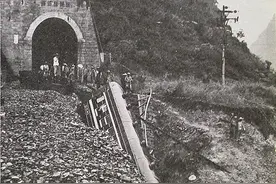 1981年成昆铁路列车坠桥事故，200多少遇难，现场遗迹屹立至今图片