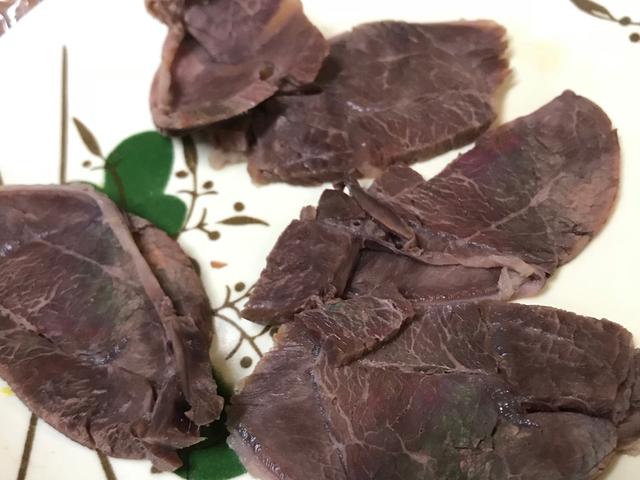 鱼鳞颜色的牛肉