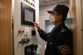 铁路遇上“熊孩子”调皮捣蛋怎么破？图片