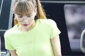 夏天最出彩的牛油果绿，明显私服穿搭，青春显白的色彩图片