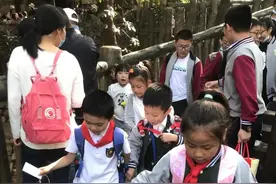 太拼了！凌晨3点，妈妈晒出“工作照”，最近很多家长都“被加班”…图片