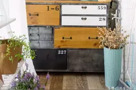 如果你觉得阳台养花怎么摆放都不好看？那你一定是缺少一个花架图片