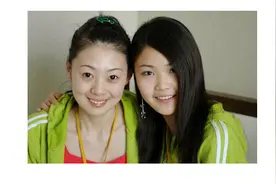 小学同学，一个18岁生娃一个38岁生娃，相遇后发现差距太大图片