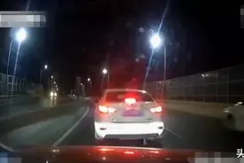 只因多等一个红灯，一车主高架变道逼停后车！民警：“路怒症”要不得！图片
