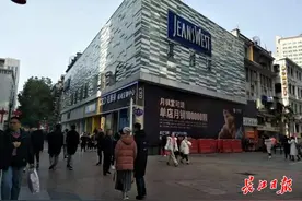 我们都是当年步行街上最靓的仔！这个潮牌落地武汉27年，传来破产消息……图片