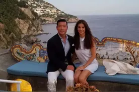 ​美国名医娶选美皇后，结婚5年才发现妻子背地里是个妓女，太狗血图片
