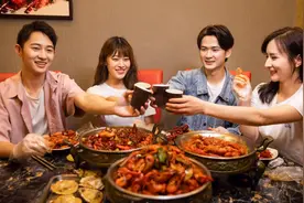 年轻人想要混得好，酒桌上这3句敬酒词不能少，让你越混越好图片