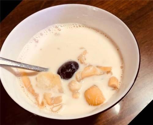 红枣炖花胶的功效 2026年红枣炖花胶的功效与禁忌