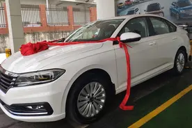 月入8000的我提了台大众朗逸！被亲戚嘲笑没牌面，太可气了图片