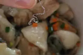 太糟心！入住4万的月子会所，福州一宝妈竟在月子餐中吃出塑料等异物图片