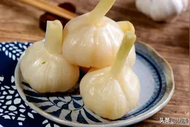 正宗糖醋蒜的腌制方法，又脆又甜超好吃，放上一年都不会坏图片