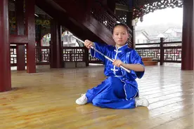 武术五花八门，我却唯独钟情双节棍图片