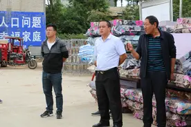 贵州威宁：小海镇牲畜交易市场向新光村贫困户“献爱心”补短板图片