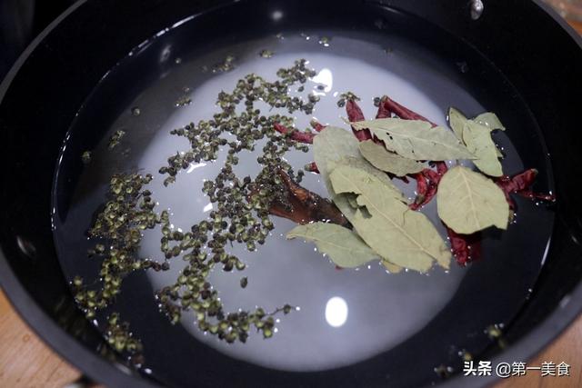 河南老法腌鸡蛋，个个起沙、金黄流油还不咸，用经验告诉你怎么做