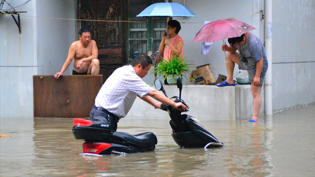 河南暴雨灾害，电动车泡水怎么办？车主：做好这3步照样骑
