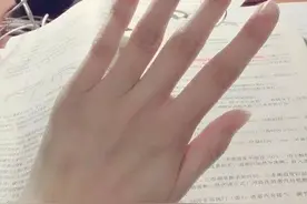 女孩子的手摸起来是什么感觉？图片