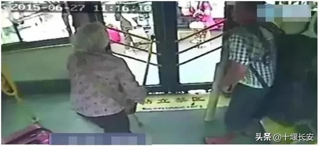 这个讹人的老太太还扬言:“病好了我要杀他”,住院老太太一句话引发全网愤怒....
