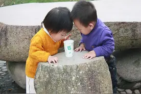 28岁男人结婚3年，初恋找上门，深爱的初恋和不爱的妻子，选谁？图片