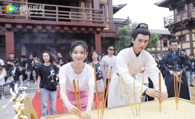 不是资源偏心慢待小花,而是唐人力不从心