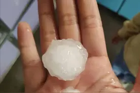 刚刚！黄岛下冰雹了图片