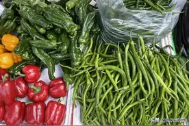 一斤20元变9元，短短一个月德阳辣椒价格遭遇了什么？图片