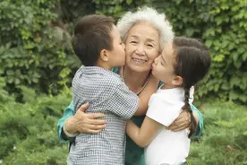 奶奶和姥姥谁更好？孩子心中有一杆秤，从三方面衡量得很清楚图片
