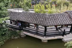 繁华的贵阳市中心，隐藏着一个静谧园林，集幽、雄、朴于一体图片