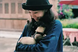 逃课辍学裸辞旅行，叛逆少女将一手好牌打烂，活出人人向往的人生图片