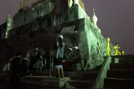 在老挝遇到了一群当地的学生，聊天时被他们的故事深深打动图片